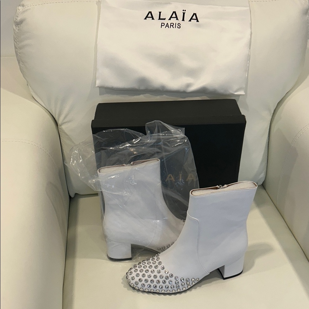 Alaia Paris White Leather Studded Women's Boots NEW